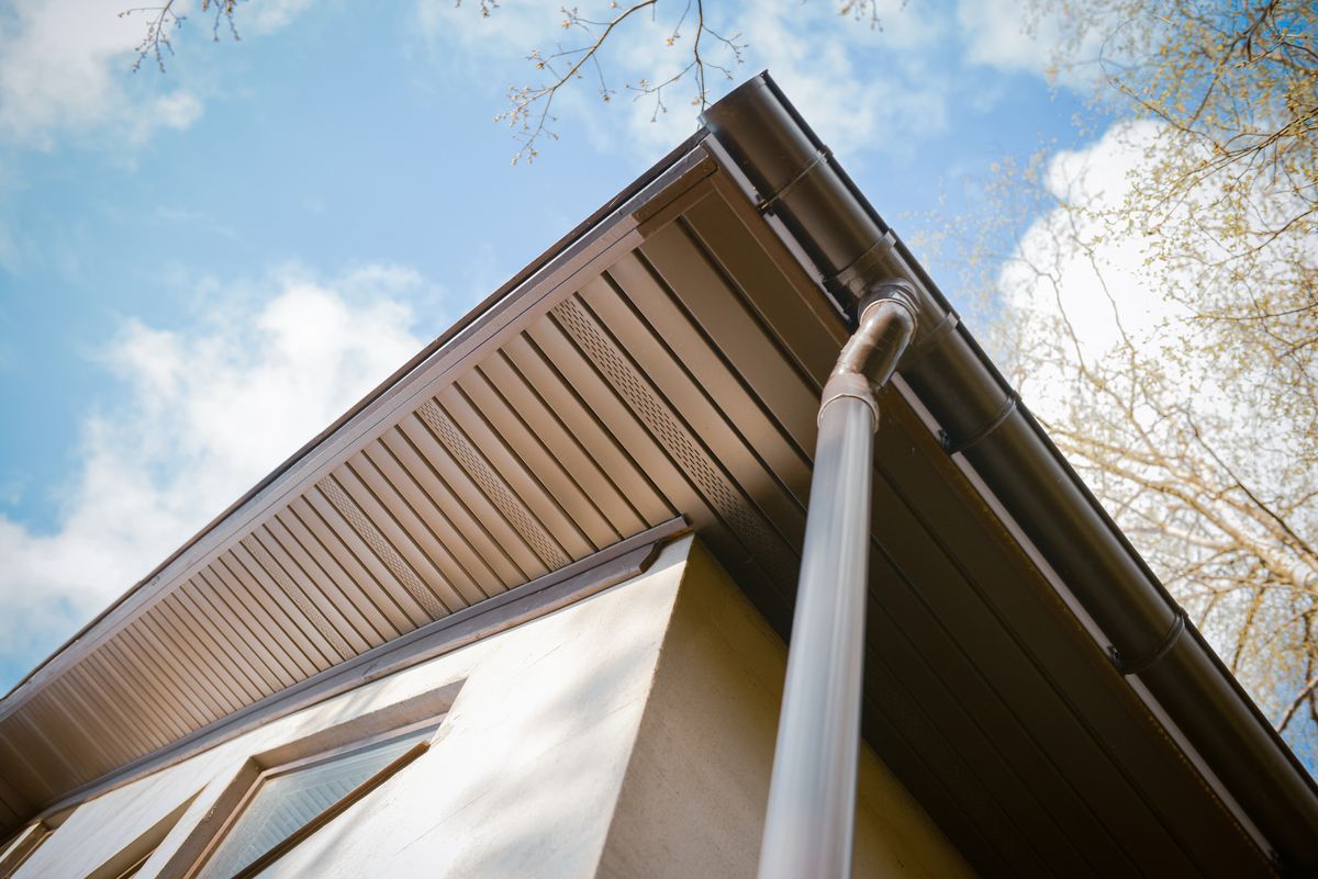 Seamless aluminum gutter installation on a St. Louis area home